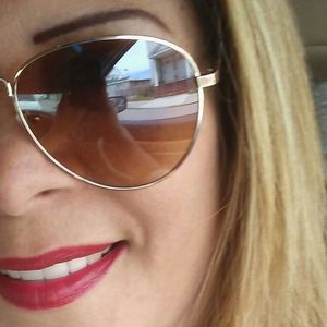 Meet your Posher, Elly